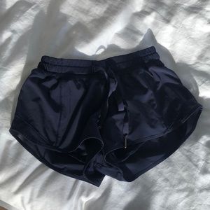 Lululemon size 4 Hotty Hot Short